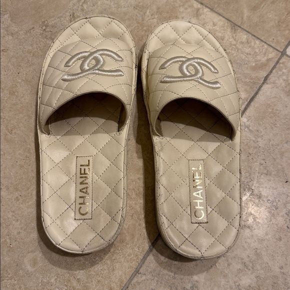 100% AUTHENTIC CHANEL SANDALS - Picture 4 of 14